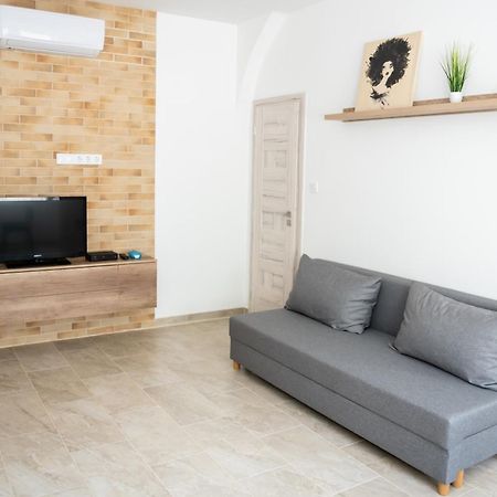 Winestone Corner Apartment Ντέμπρετσεν Εξωτερικό φωτογραφία