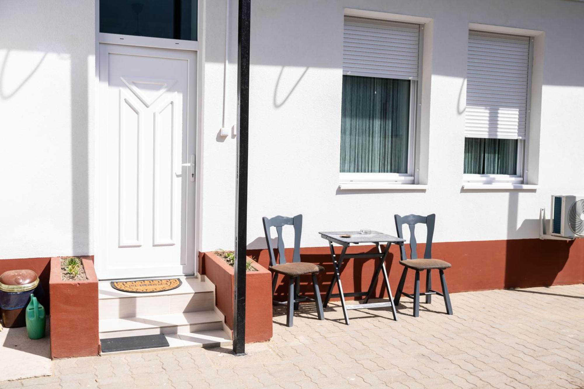 Winestone Corner Apartment Ντέμπρετσεν Εξωτερικό φωτογραφία