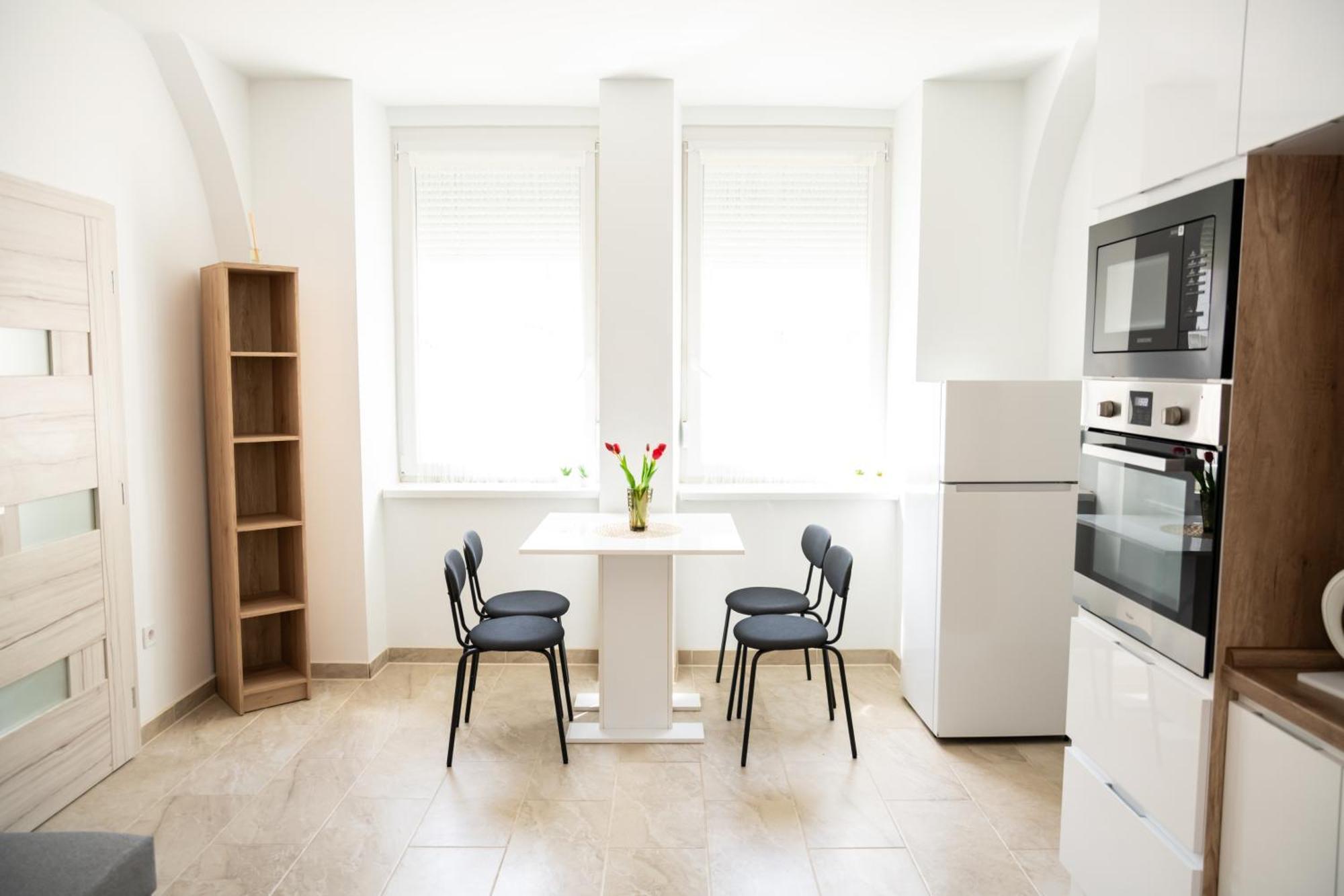 Winestone Corner Apartment Ντέμπρετσεν Εξωτερικό φωτογραφία