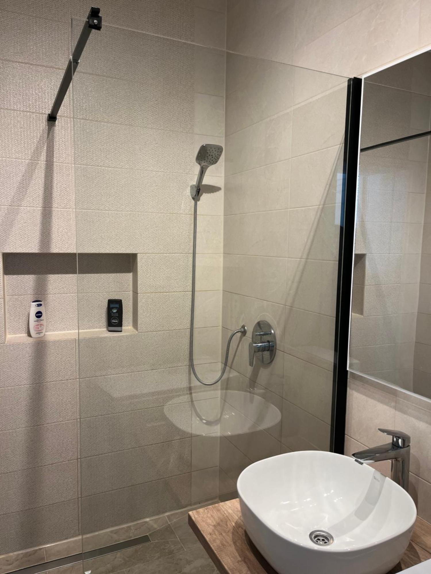 Winestone Corner Apartment Ντέμπρετσεν Εξωτερικό φωτογραφία